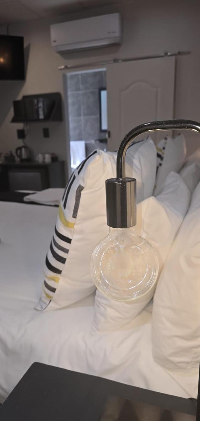 The Lantern Guesthouse บลูมฟอนเทน ภายนอก รูปภาพ